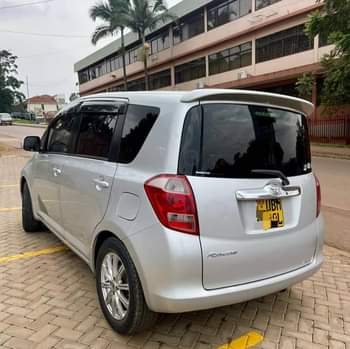 A picture of Toyota Ractis...2010...0780260939