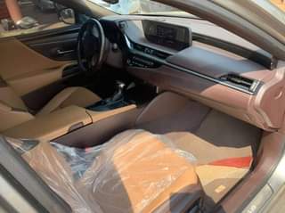 A picture of Lexus Es350 2019