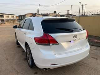 A picture of 2010 Toyota venza registered