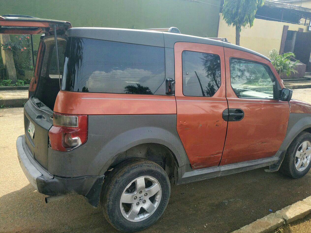 A picture of 2005 Element honda 2005