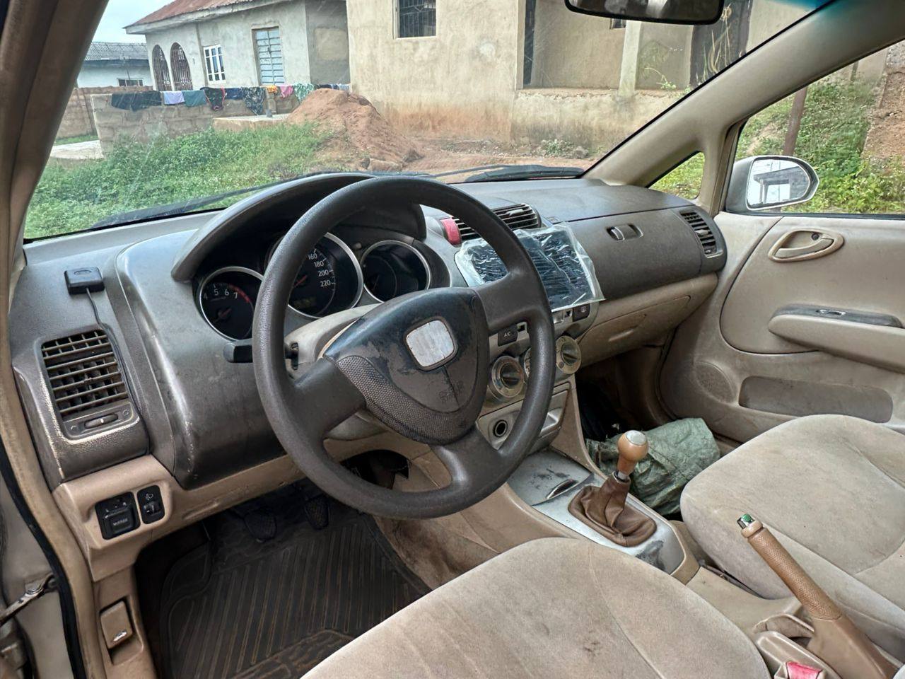 A picture of Honda city 07 manual transmission painted on first body good
