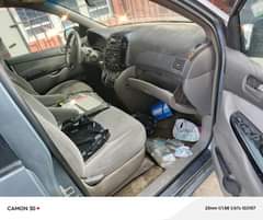 A picture of Toyota Sienna 05
