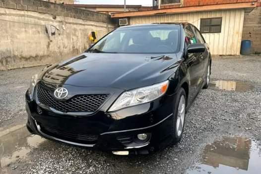 A picture of Distress sale registered 2009 Toyota Camry sport SE Thumbstart 4plugs