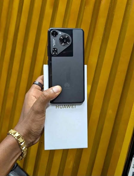 A picture of Huawei Pure 70 GB 256 bei 175k 0794629230 Kariakoo Dukani