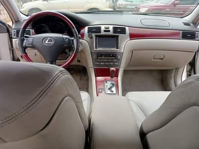A picture of Over highest grade Lexus ES 330 Everything is intact and