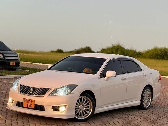 A picture of CROWN ATHLETE NEW MODEL