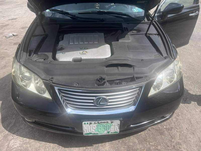 A picture of Clean Lexus es350 for 7 5m engine gear ac good