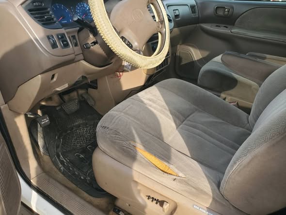 A picture of TOYOTA SIENNA OLD MODEL
