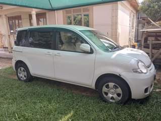 A picture of Sienta for sale model 2008
