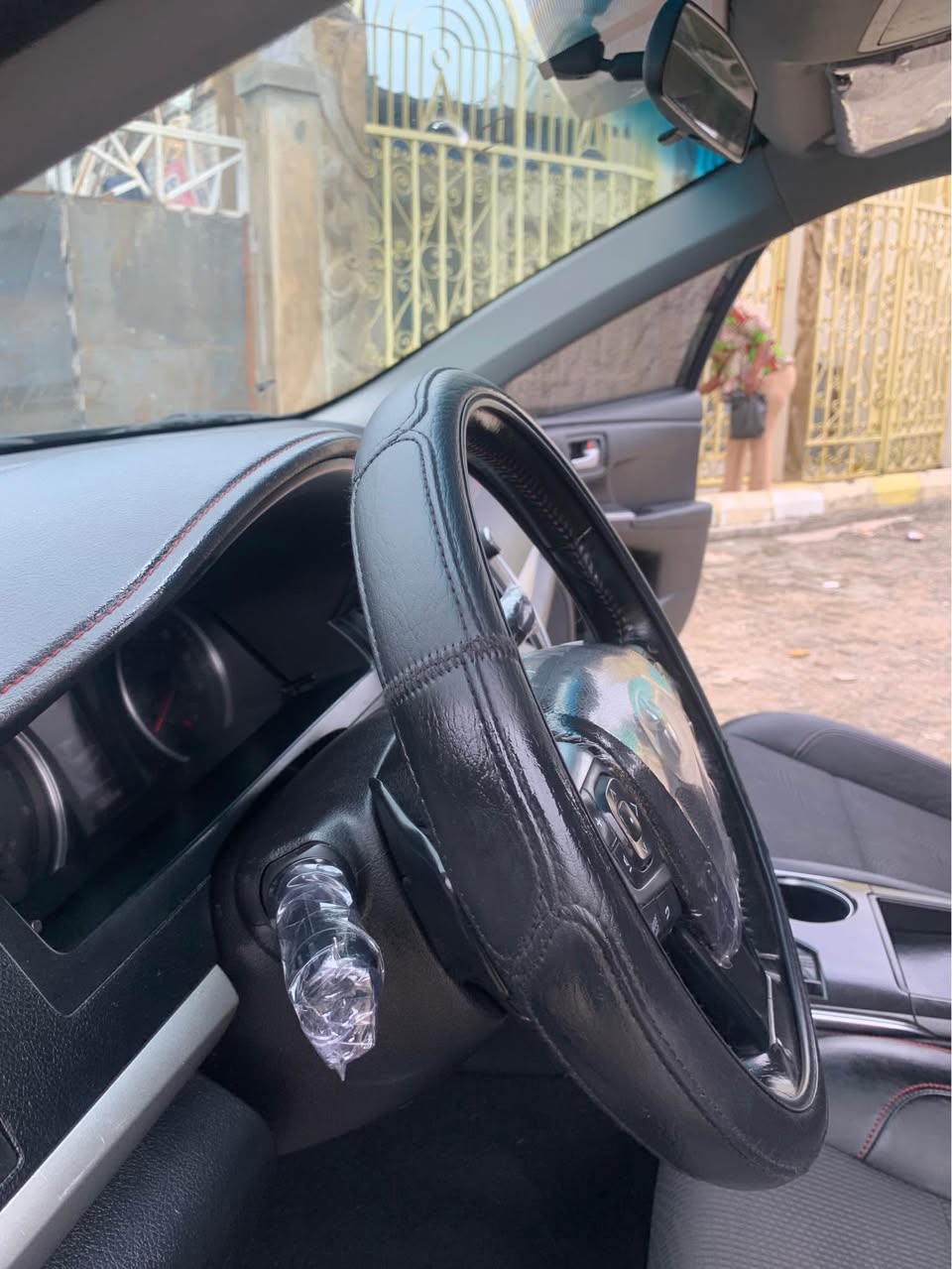 A picture of TOYOTA CAMRY SE 2016