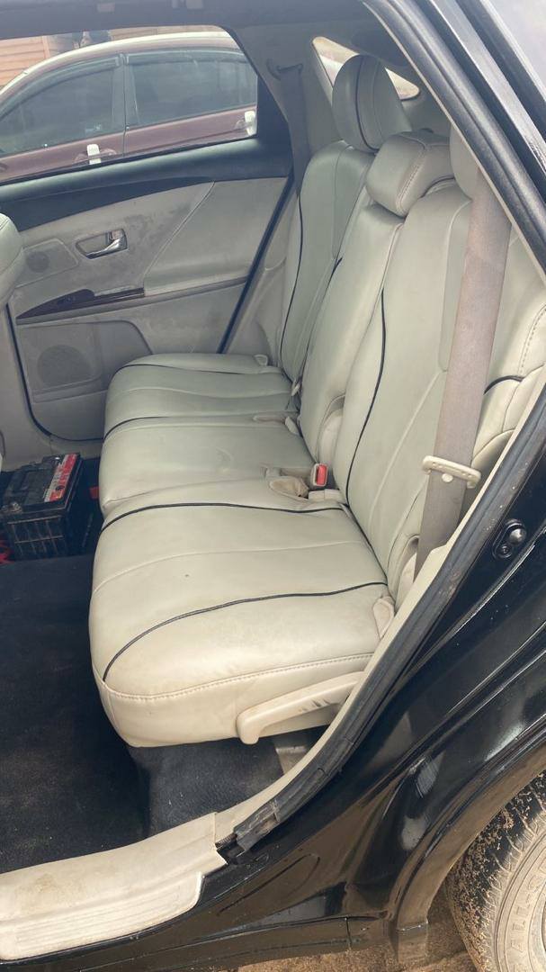 A picture of 2010 v6 venza Untouched engine and gear Ac need attention