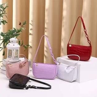 A picture of Hand and shoulder bags