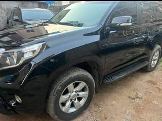 A picture of Toyota Prado 2 7 VVT i 2015 black