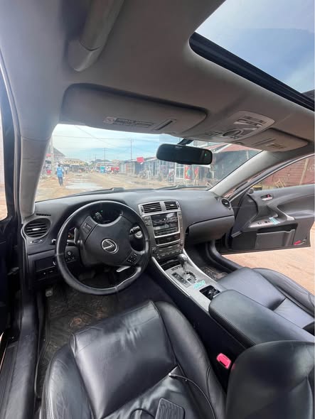 A picture of FOREIGN USED LEXUS IS250
