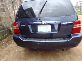 A picture of Toyota highlander 2004