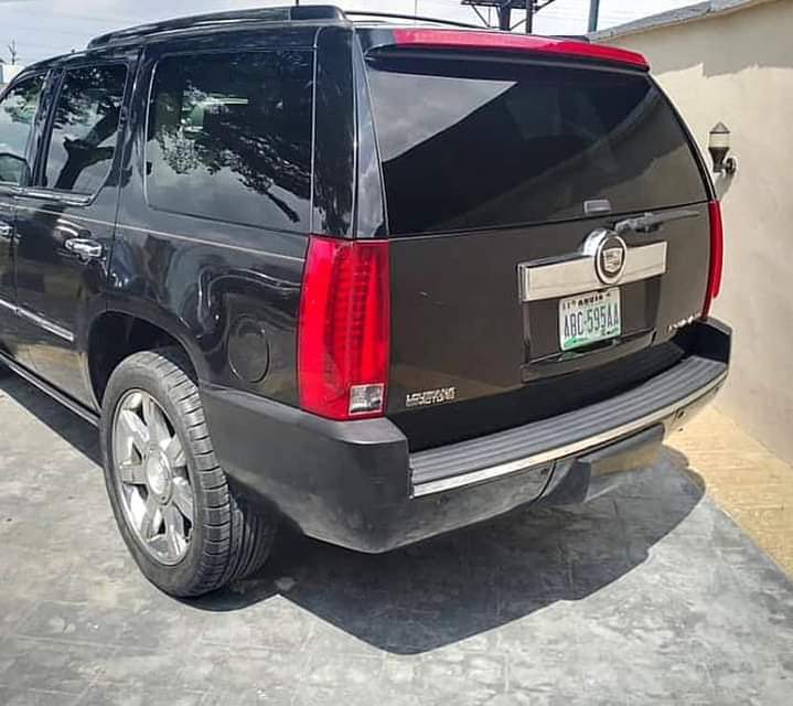 A picture of 2010 Cadillac E scalade