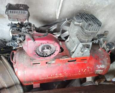 A picture of pressure washer na compressor liter 100