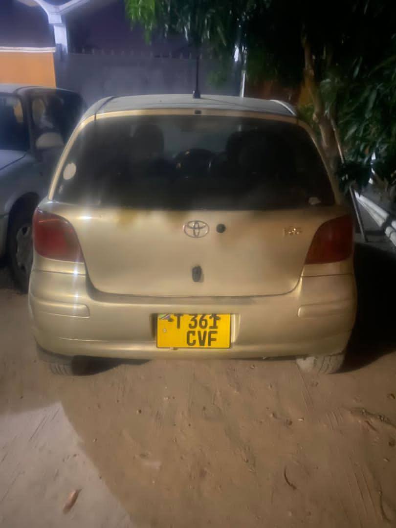 A picture of Toyota vitz old model kali sana BEI MIL 4 5