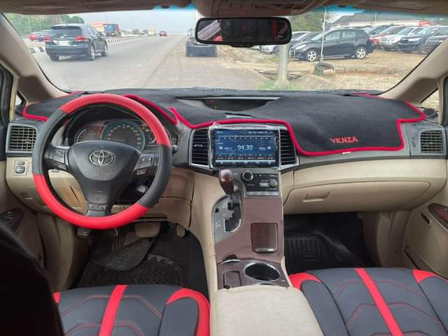 A picture of Toyota Venza 2010 model Registered AC Chilling Engine gear perfect