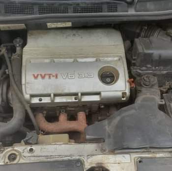 A picture of Toyota sienna 06 engine Tapping little