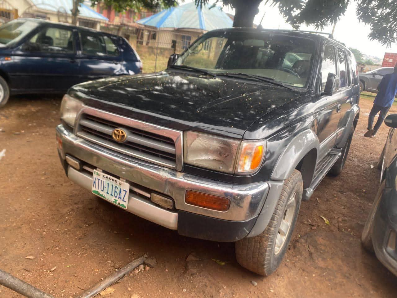 A picture of DISTRESS SALE 4 RUNNER JEEP