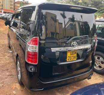A picture of Toyota Noah on sell