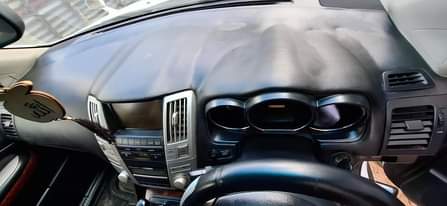 A picture of Toyota harrier new model nauza million 17 tu.. gari nzuri