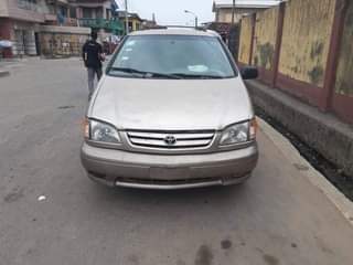 A picture of 2003 Toyota Sienna Le