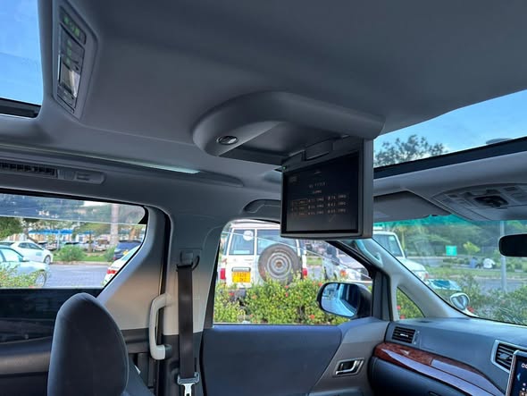 A picture of TOYOTA VELLFIRE