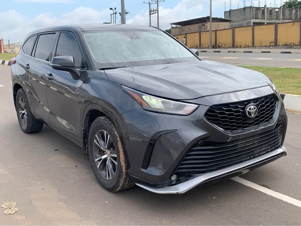 A picture of 2021 Toyota Highlander foreign used 45m