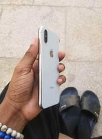 A picture of IPHONE X plain