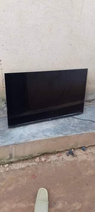 A picture of A 43 LG inch TV with a broken screen