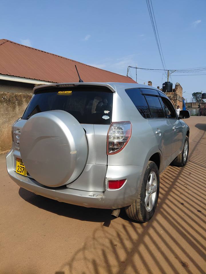 A picture of Rav4 2008