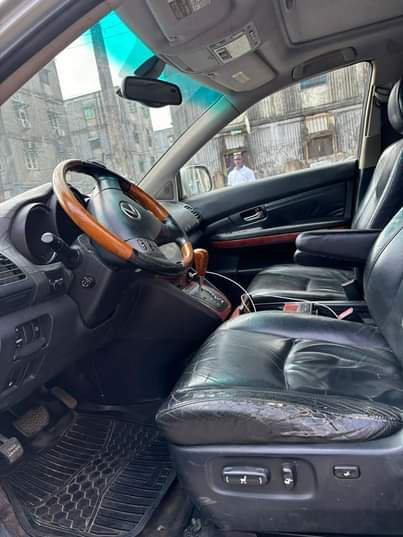 A picture of Sweet Deal V. Clean. 2004 Lexus. Rx330 Toks Standard. Registered