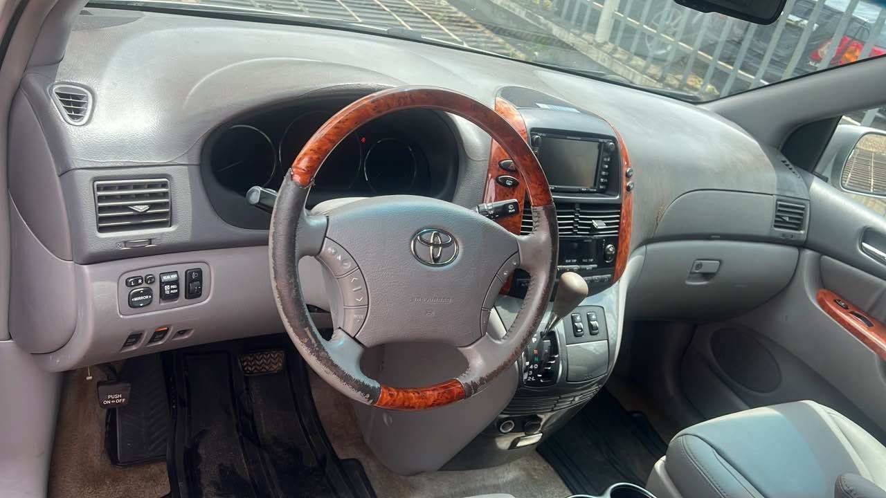 A picture of 2009 Toyota Sienna XLE