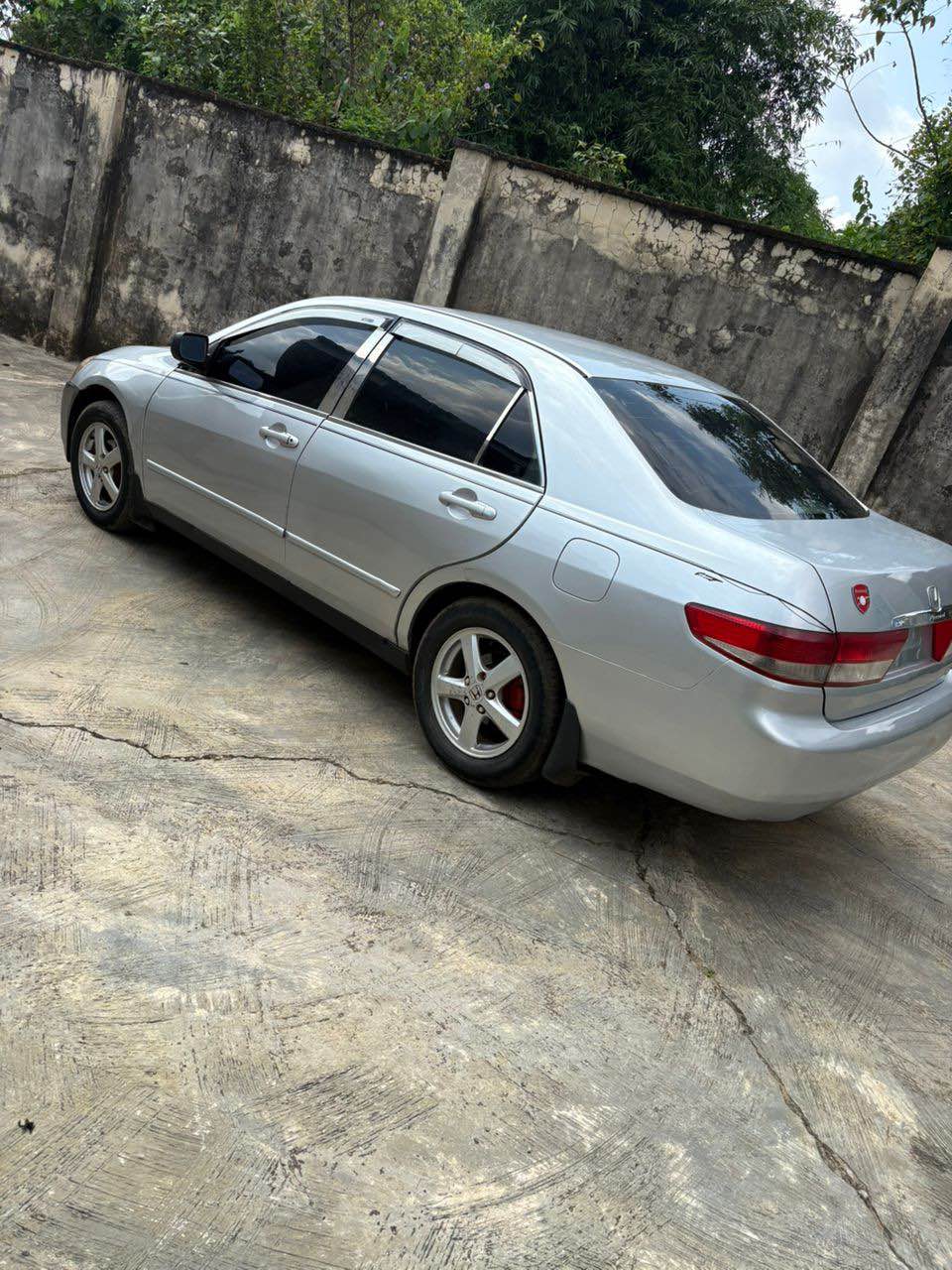A picture of 05 Honda Accord