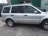 A picture of Honda pilot 2004