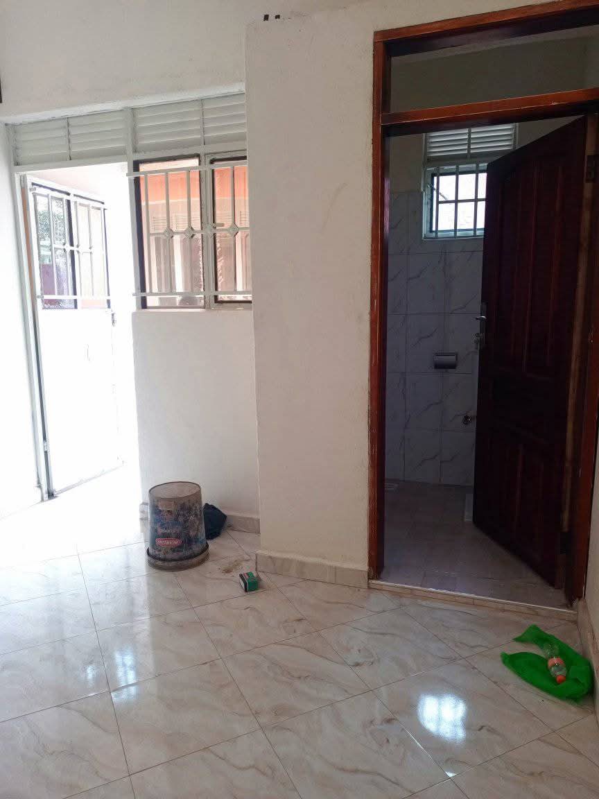 A picture of Single room with toilet for rent in Bulenga kumwenda only