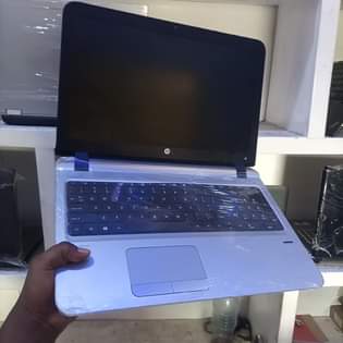 A picture of Unangoja nn wakati tumeshusha Bei wajanja wanachukua laptops na desktop