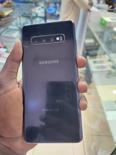 A picture of Samsung galaxy s10 plus 128gb