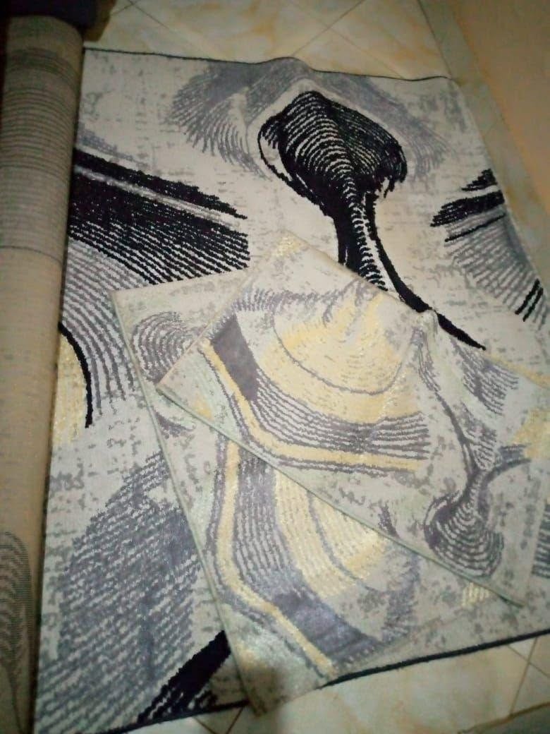 A picture of House holds items