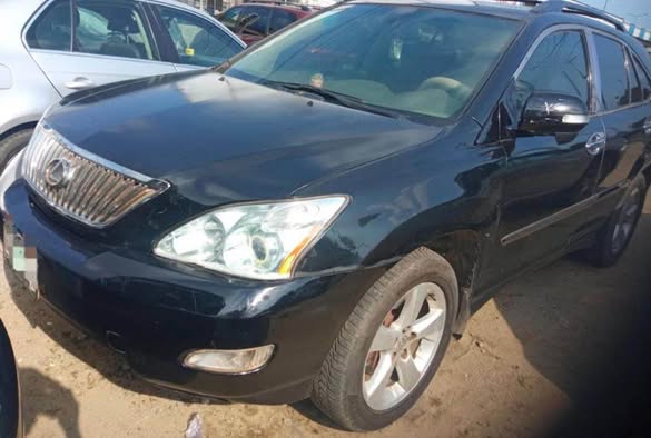 A picture of Lexus Rx330 6 3m