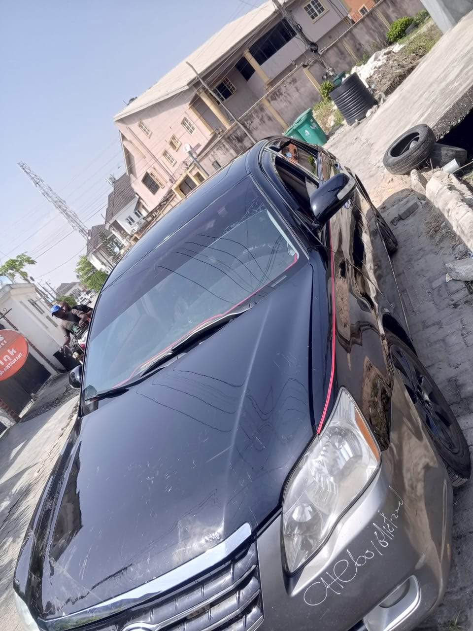 A picture of Toyota avalon 07 model