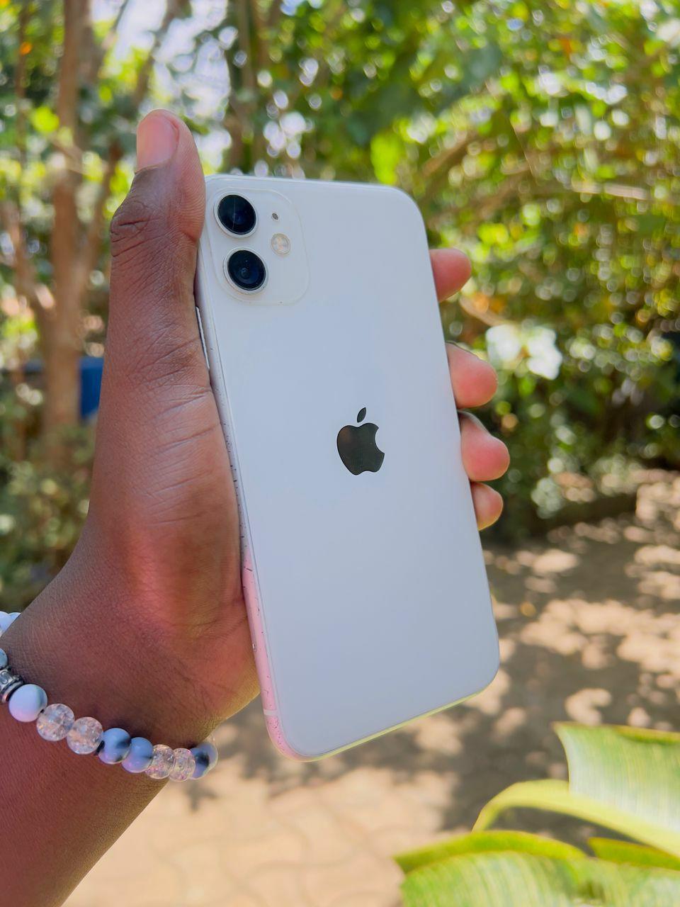 A picture of Iphone 11