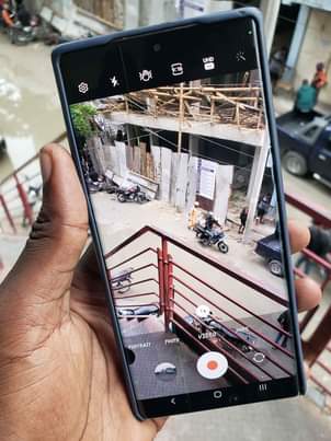 A picture of Nakupa NOTE 10 12 256 ROM NA TSH 150000 Cash