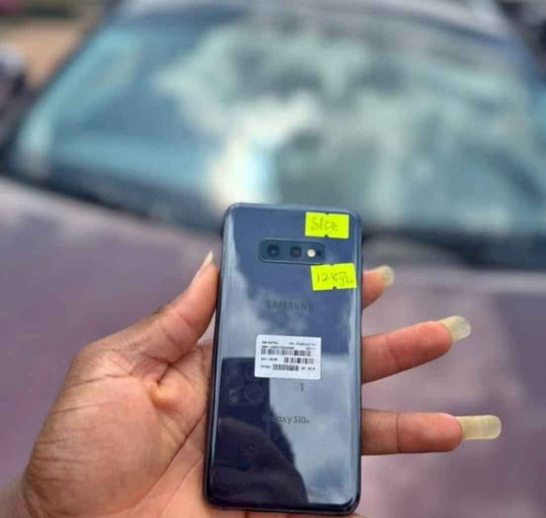 A picture of Samsung s10 e