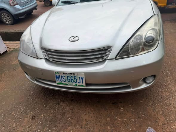 A picture of Lexus es330