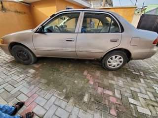A picture of 2000 TOYOTA COROLLA LE