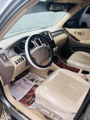 A picture of 2006 Toyota Highlander Registered but unused First body 3 row