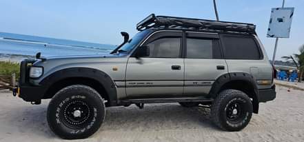 A picture of Toyota Landcruiser 80 series